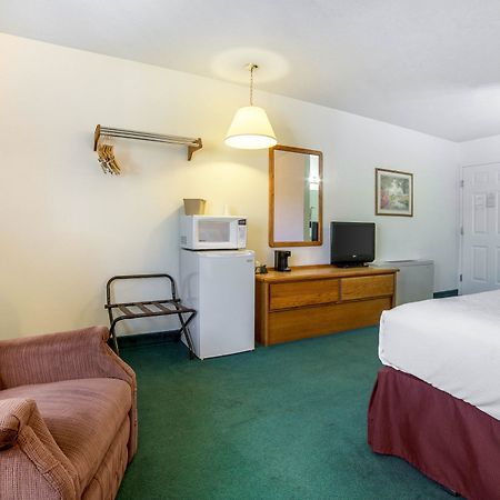 Rodeway Inn Whitehall Quarto foto